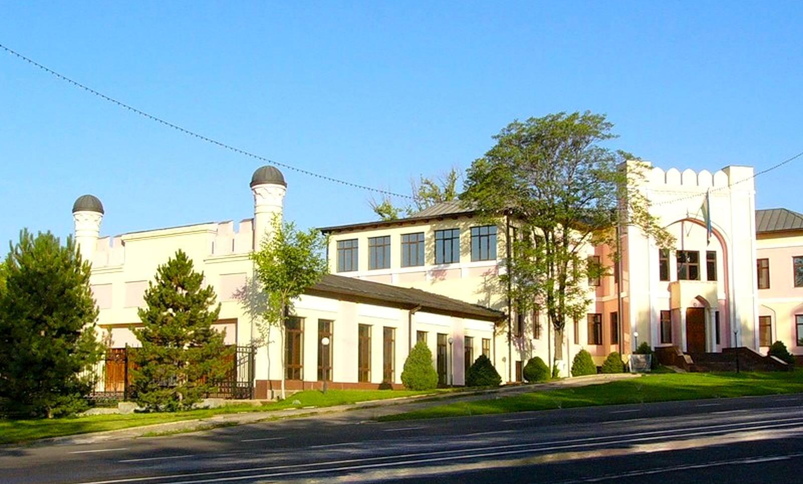 The Lone SANIIRI Building