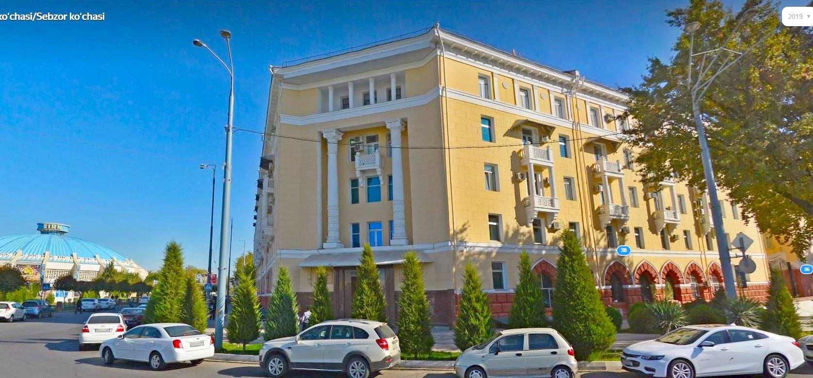 Corner Building on Hadra