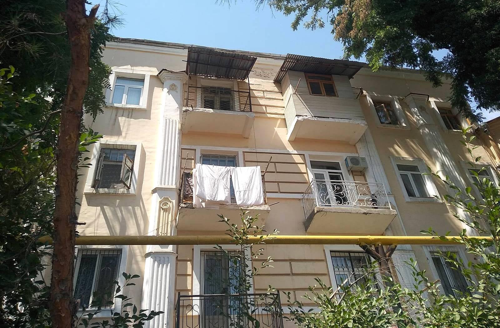 Residential Building on Alley Street